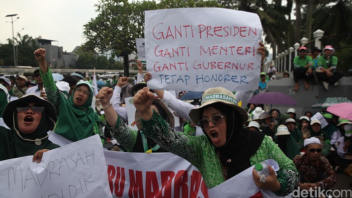 bertahun tahun jadi honorer guru madrasah geruduk dpr 1770784553665 (1)