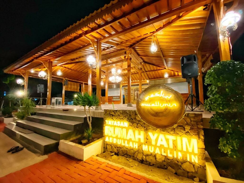 gak perlu segan untuk berbisik dibumi. siapa tahu bisikanmu terdengar dilangit #sujud #yayasanab